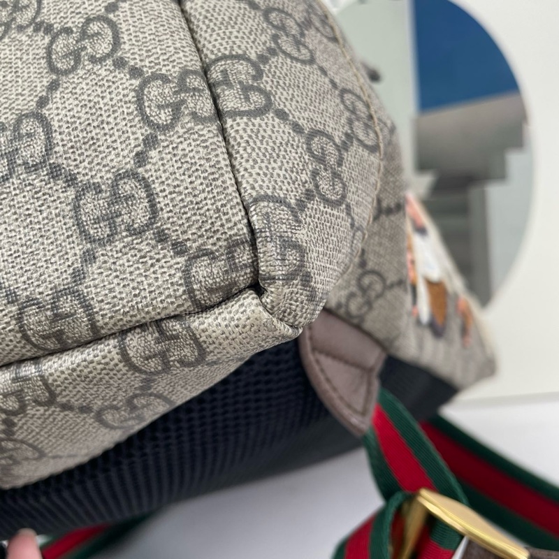 GUCCI Courrier米色塗層帆布老花刺繡雙肩包 後背包 金色五金-18