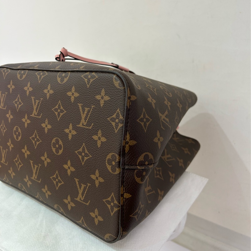 LV(M)內粉色水桶包-5