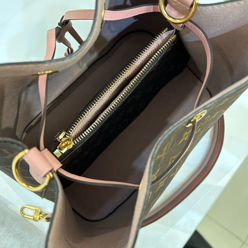 LV(M)內粉色水桶包-7