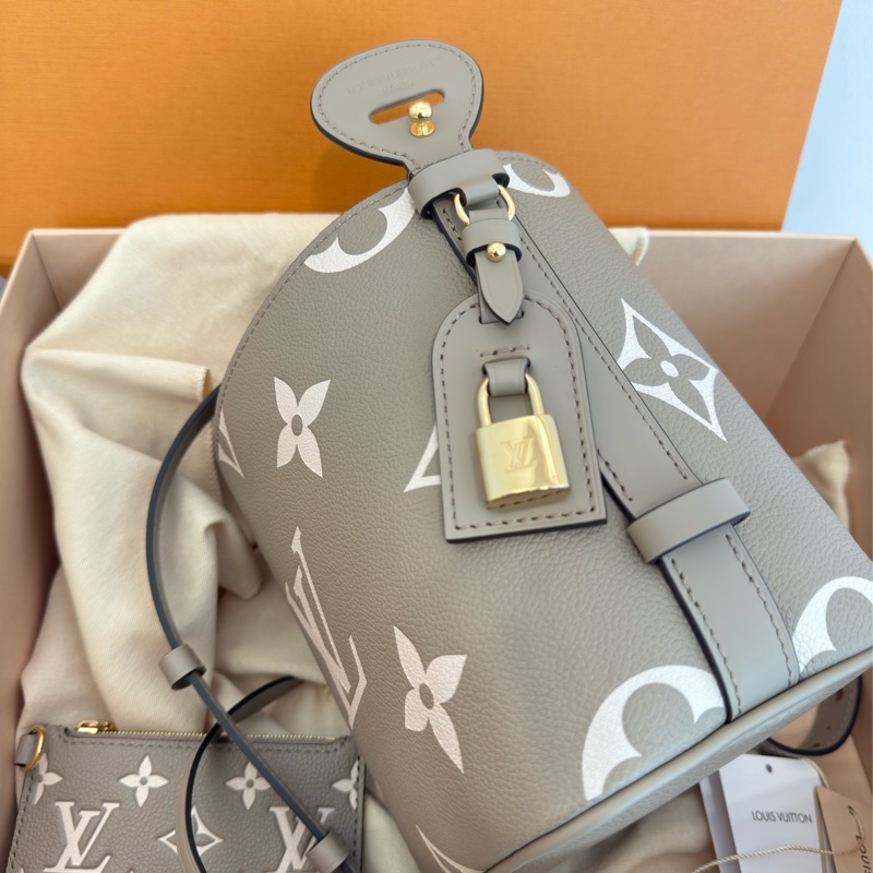 全新LV斑鳩灰全皮All In BB手提斜背水桶包M13045-1