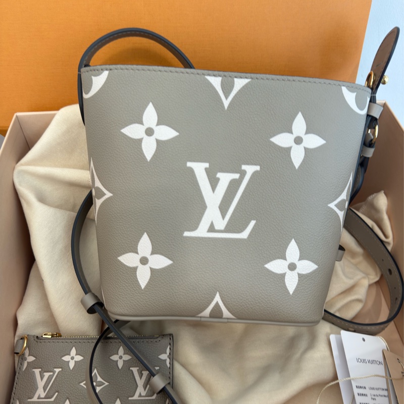 全新LV斑鳩灰全皮All In BB手提斜背水桶包M13045-2