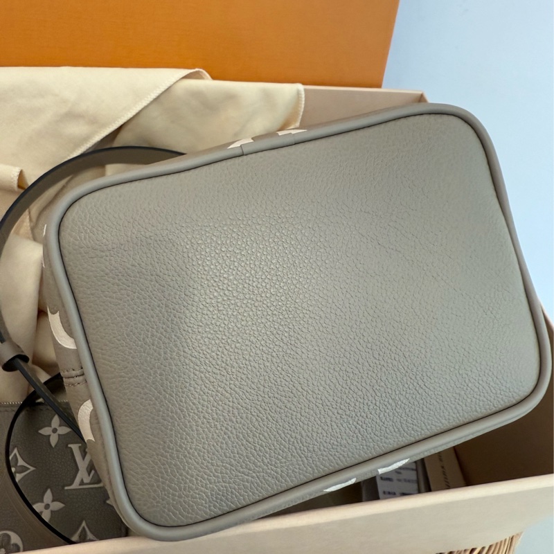 全新LV斑鳩灰全皮All In BB手提斜背水桶包M13045-3