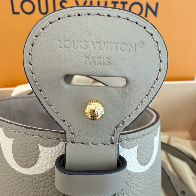 全新LV斑鳩灰全皮All In BB手提斜背水桶包M13045-10