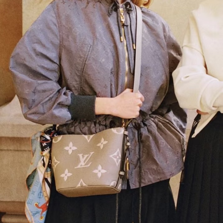 全新LV斑鳩灰全皮All In BB手提斜背水桶包M13045-21