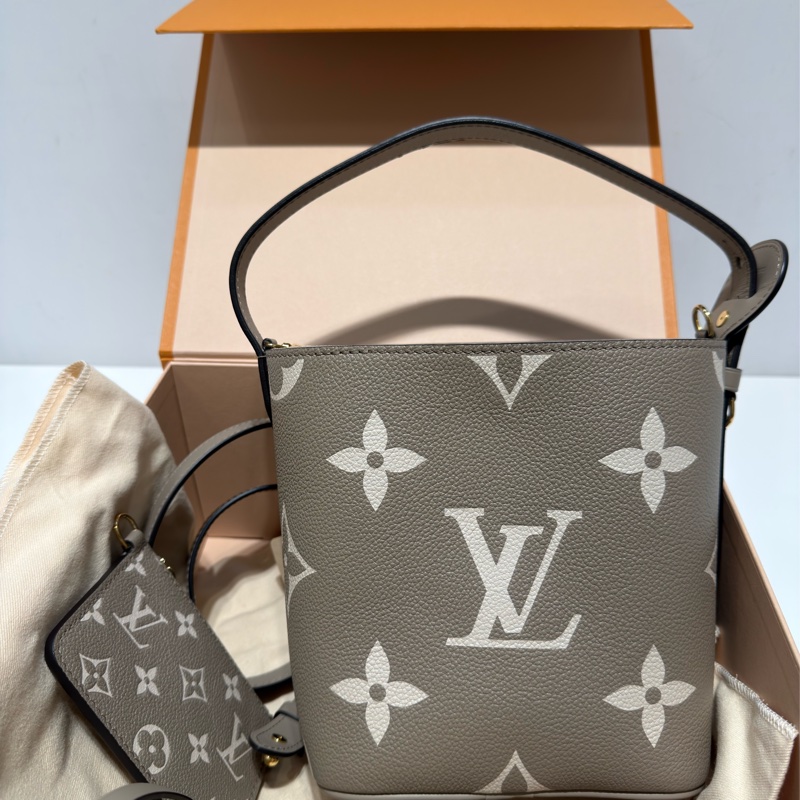 全新LV斑鳩灰全皮All In BB手提斜背水桶包M13045-2