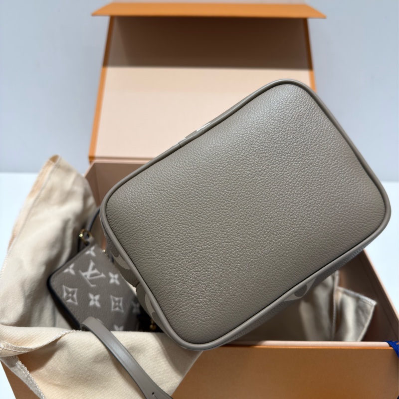 全新LV斑鳩灰全皮All In BB手提斜背水桶包M13045-3