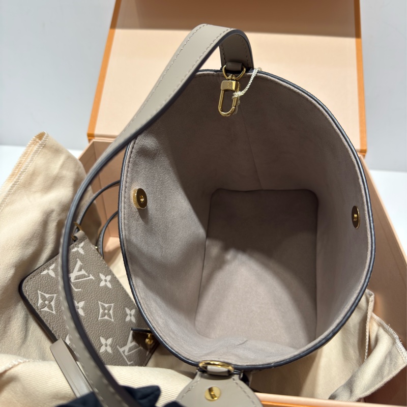 全新LV斑鳩灰全皮All In BB手提斜背水桶包M13045-4