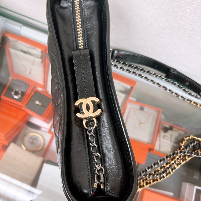 Chanel gabrielle 黑色流浪包新中號/小號-9