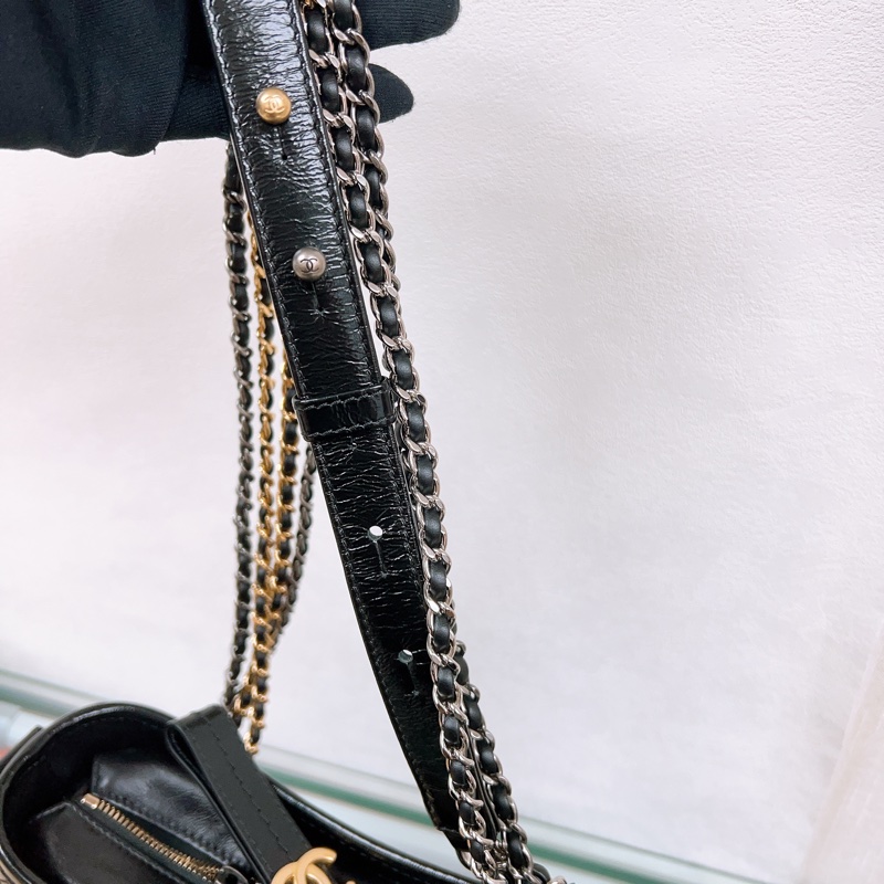 Chanel gabrielle 黑色流浪包新中號/小號-11