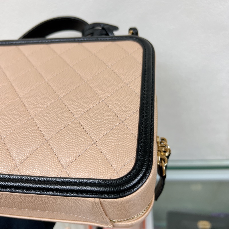 近新 Chanel filigree 21cm 黑拼米牛皮 雙C相機包/盒子包-5