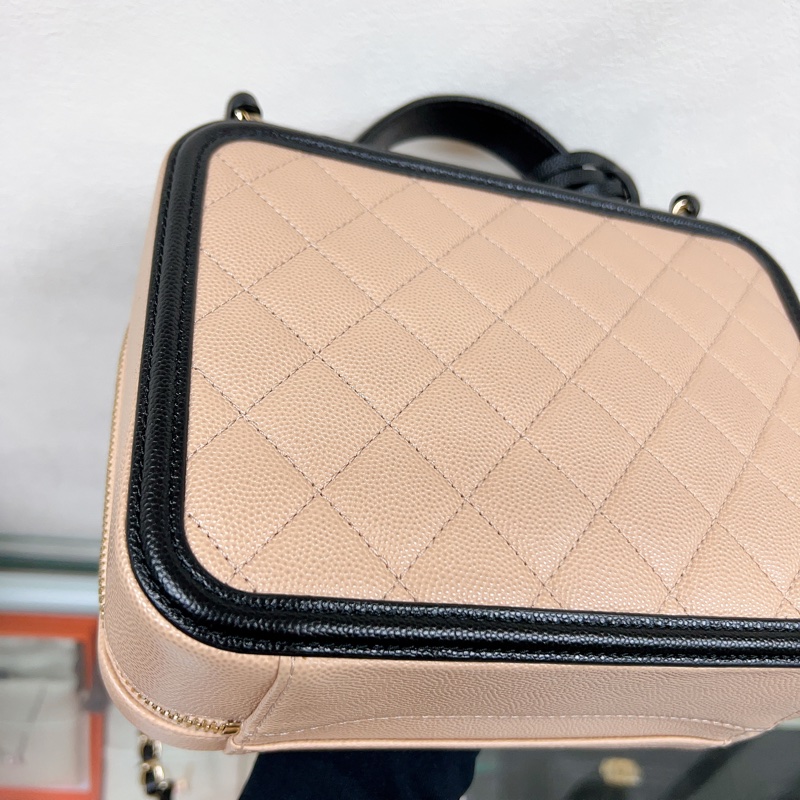 近新 Chanel filigree 21cm 黑拼米牛皮 雙C相機包/盒子包-6