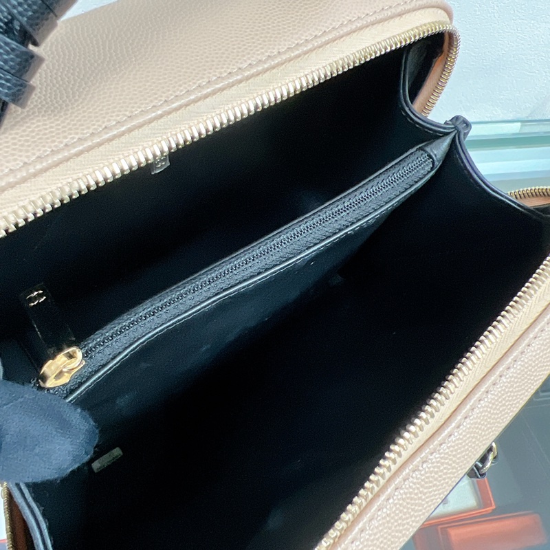 近新 Chanel filigree 21cm 黑拼米牛皮 雙C相機包/盒子包-10