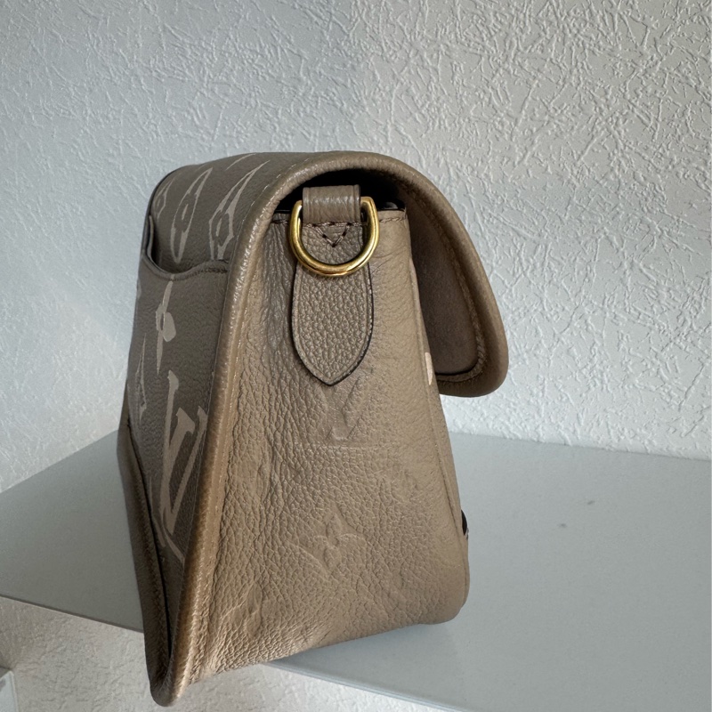 LV斑鳩灰法棍包-3