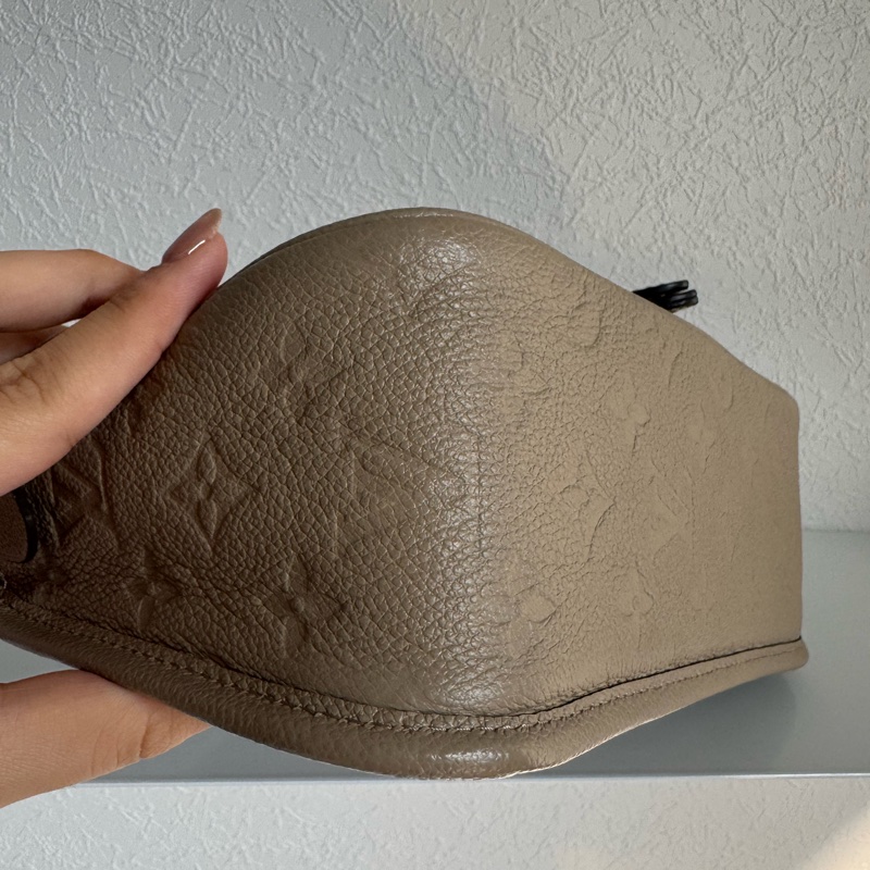 LV斑鳩灰法棍包-7