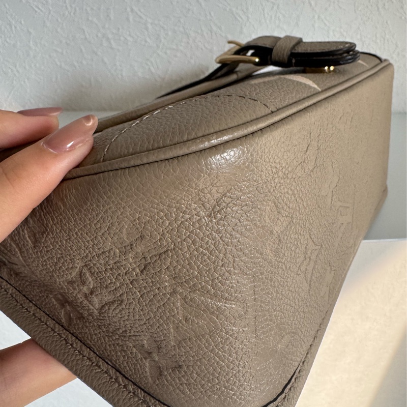 LV斑鳩灰法棍包-8