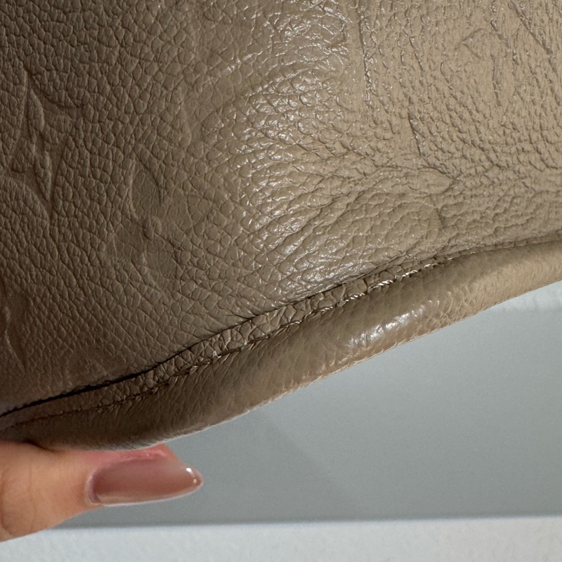 LV斑鳩灰法棍包-10