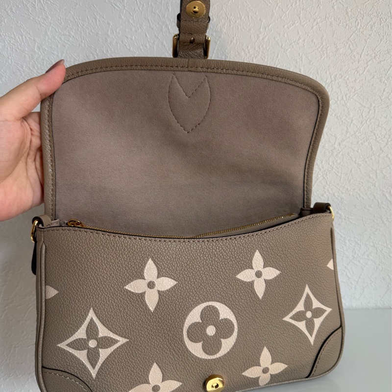 LV斑鳩灰法棍包-13