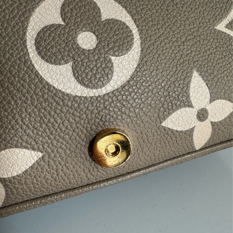 LV斑鳩灰法棍包-14