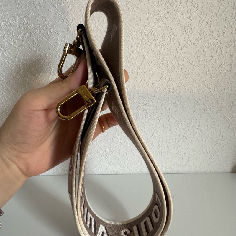 LV斑鳩灰法棍包-54