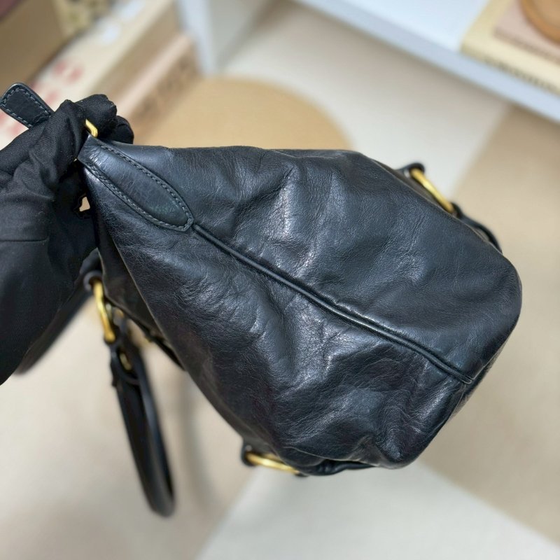 🏷️MIUMIU.黑金油蠟皮 機車包-3