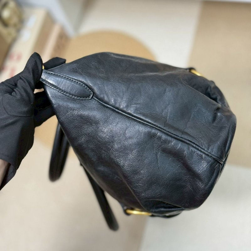 🏷️MIUMIU.黑金油蠟皮 機車包-4