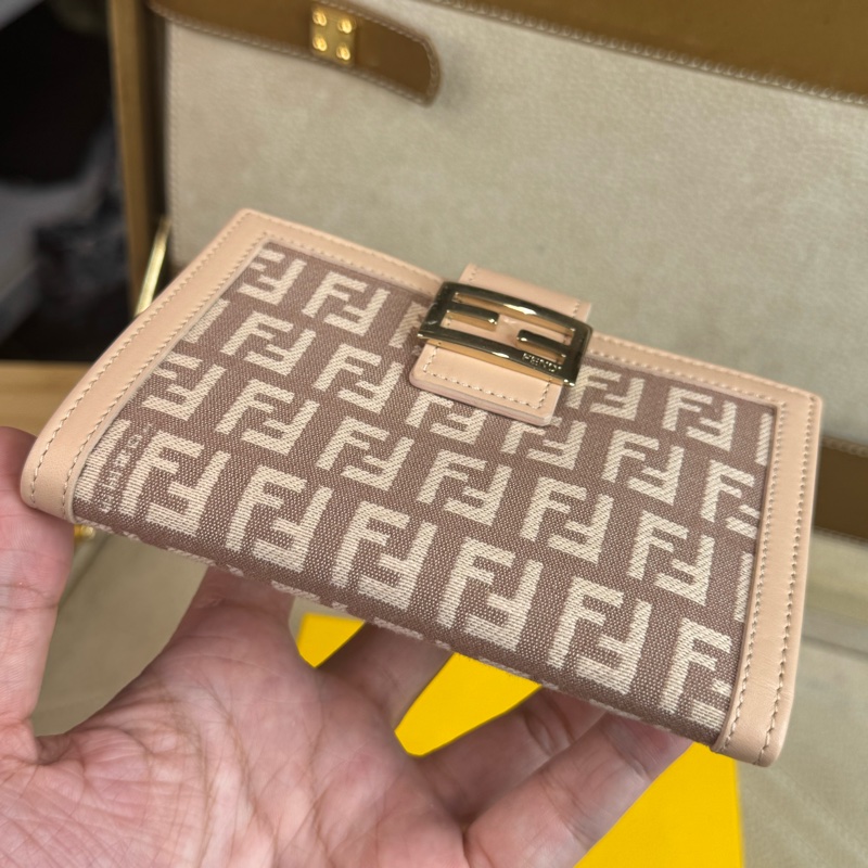 FENDI粉色老花三折短夾🛼近年款-2