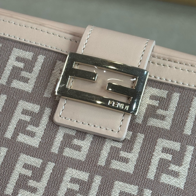 FENDI粉色老花三折短夾🛼近年款-3