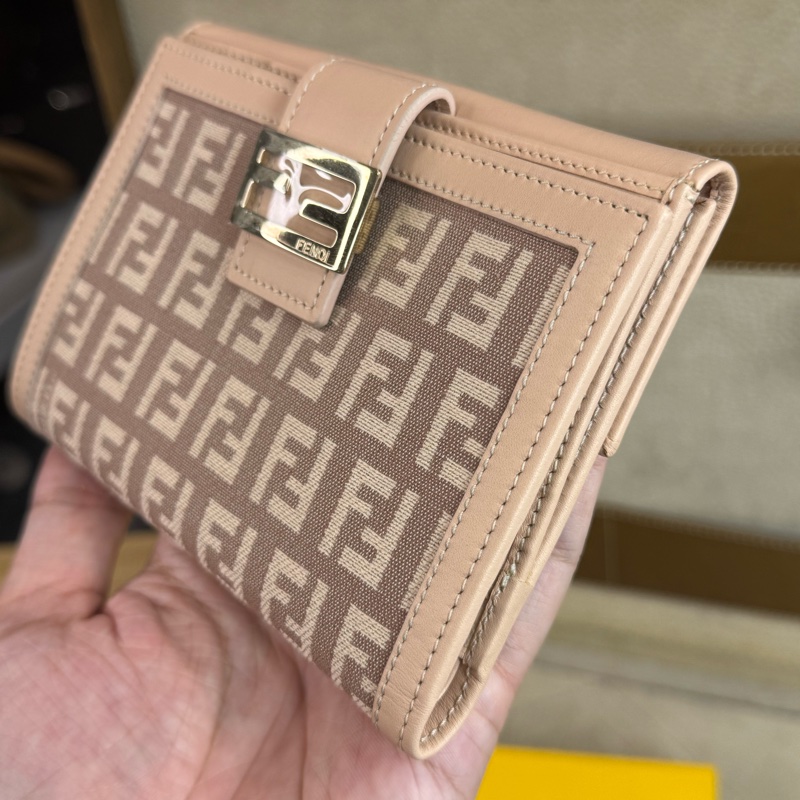 FENDI粉色老花三折短夾🛼近年款-4