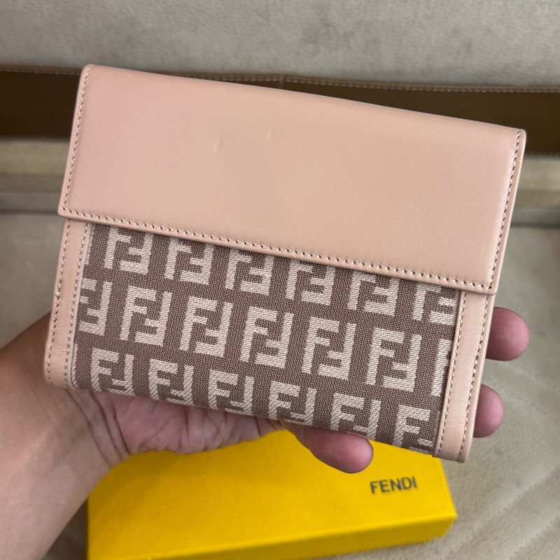 FENDI粉色老花三折短夾🛼近年款-6