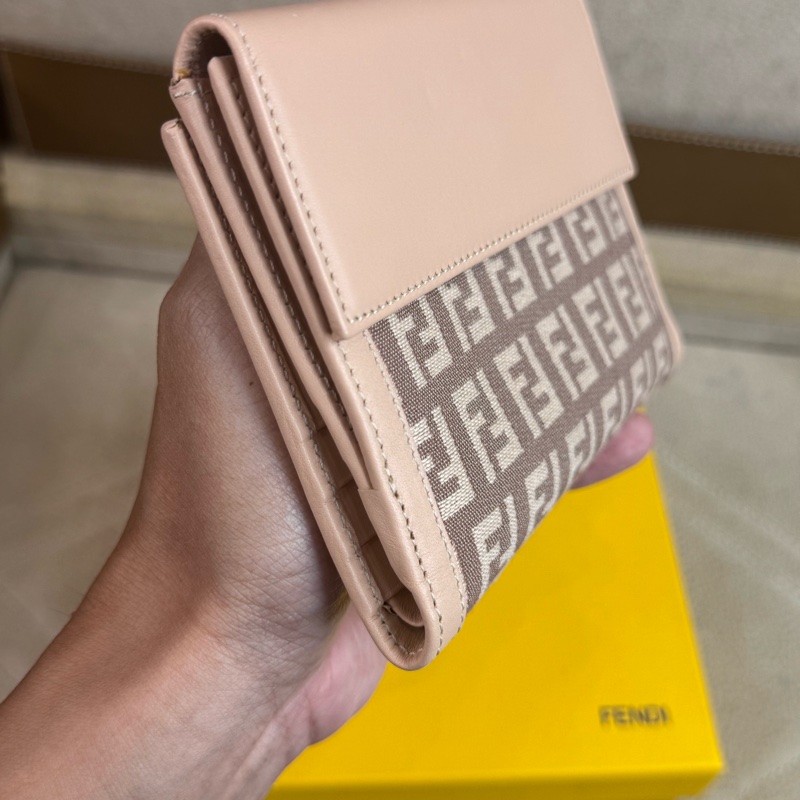 FENDI粉色老花三折短夾🛼近年款-7