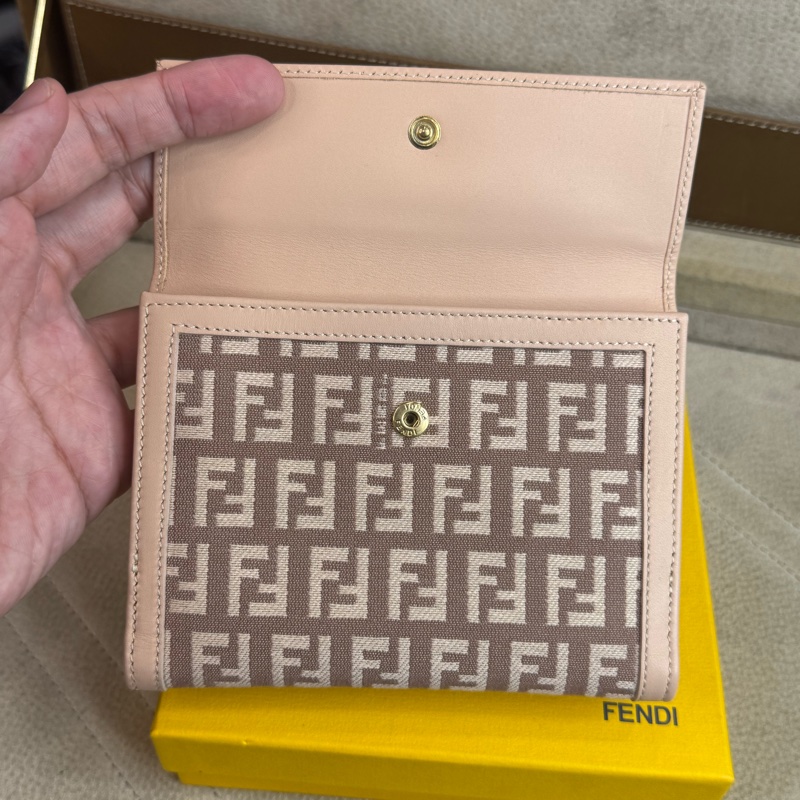 FENDI粉色老花三折短夾🛼近年款-9