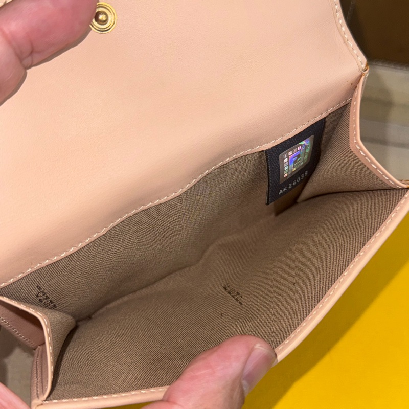 FENDI粉色老花三折短夾🛼近年款-11