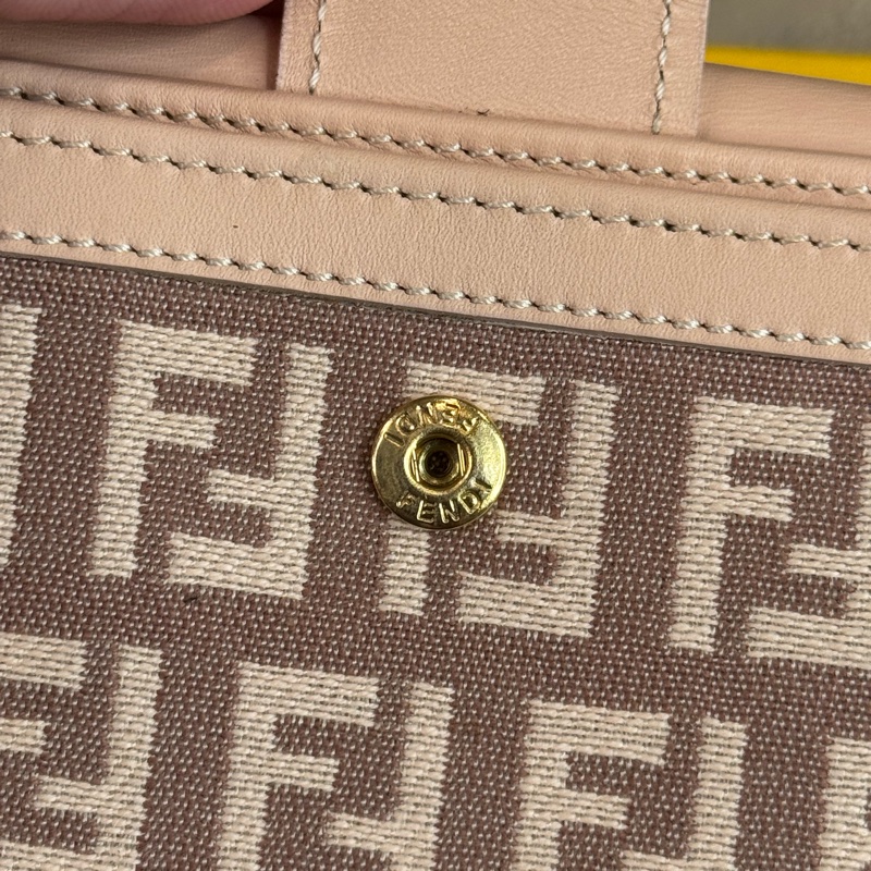 FENDI粉色老花三折短夾🛼近年款-14