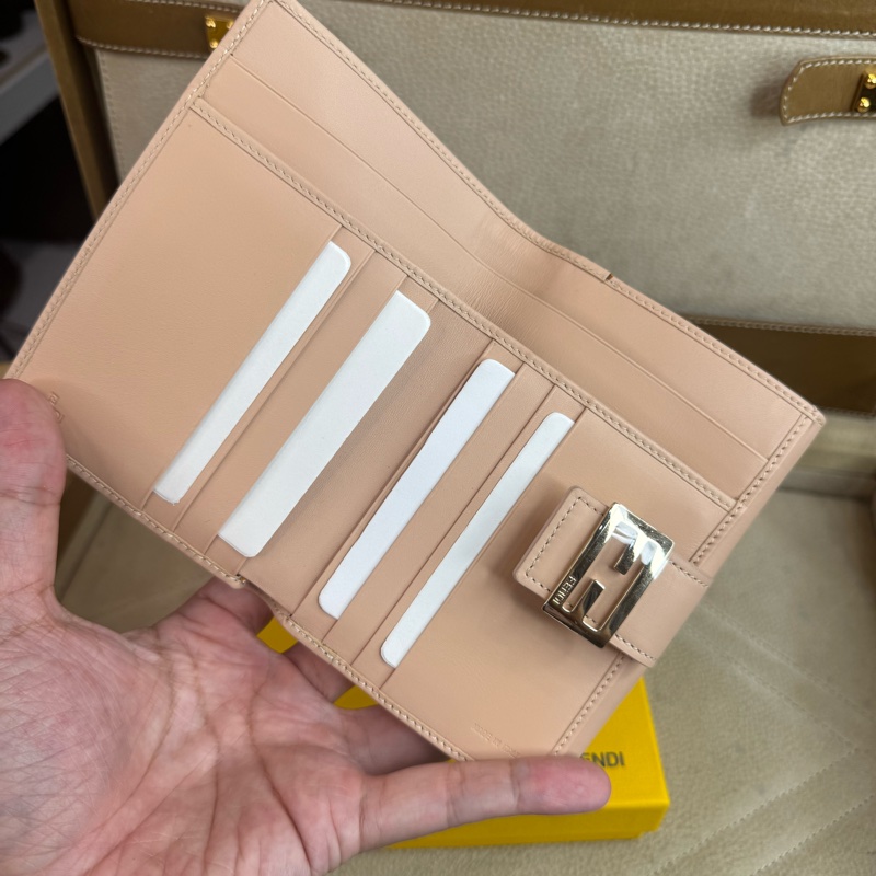 FENDI粉色老花三折短夾🛼近年款-15