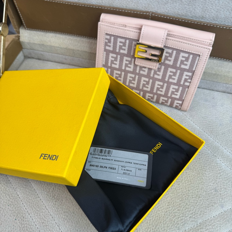 FENDI粉色老花三折短夾🛼近年款-21