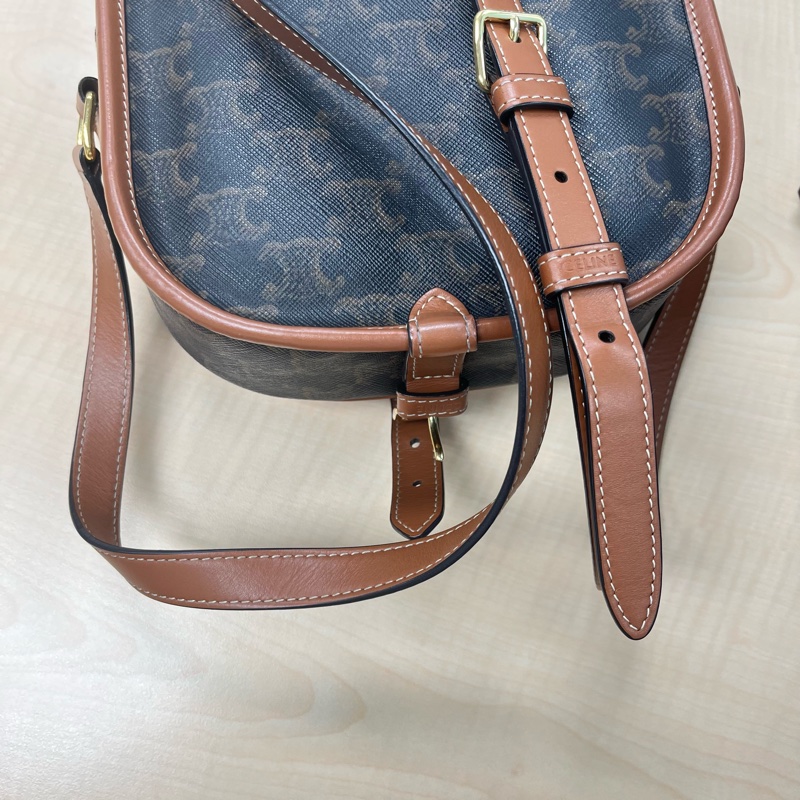 CELINE 賽琳#TRIOMPHE系列帆布FOLCO #中號#斜背馬鞍包-咖#-18