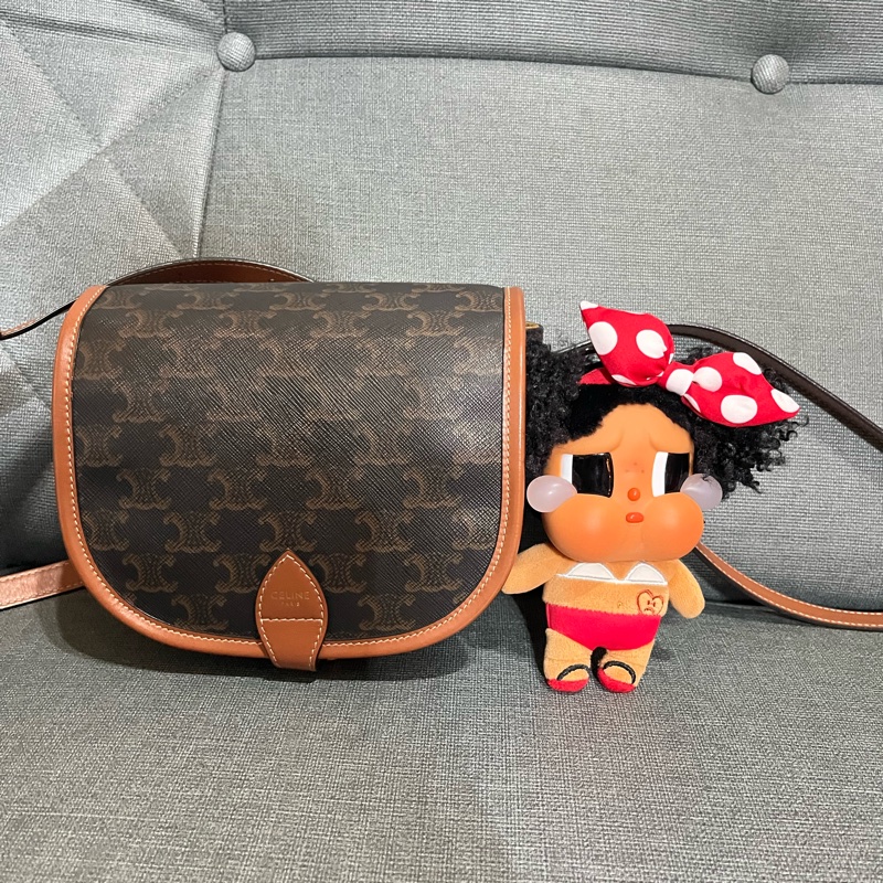 CELINE 賽琳#TRIOMPHE系列帆布FOLCO #中號#斜背馬鞍包-咖#-6