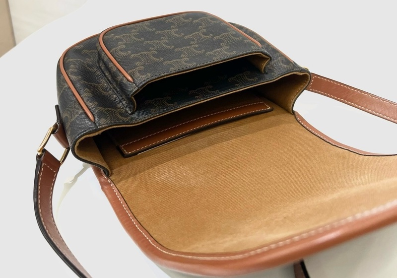 CELINE 賽琳#TRIOMPHE系列帆布FOLCO #中號#斜背馬鞍包-咖#-8