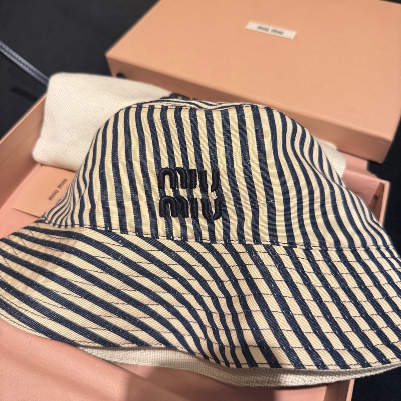 miumiu 兩面漁夫帽 超好看 全校 送一個外出包-6