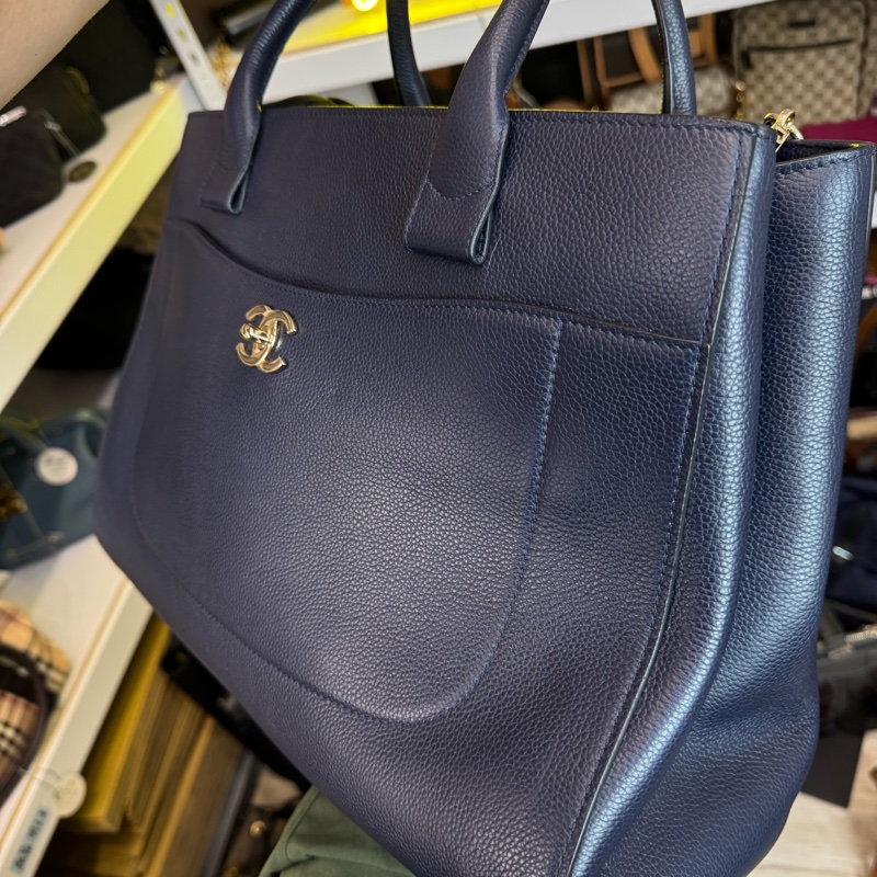 CHANEL 海軍藍牛皮Neo Executive Tote托特手提/側背🩵筆電公事包-8