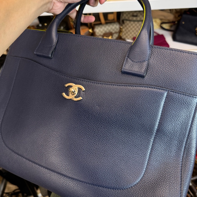CHANEL 海軍藍牛皮Neo Executive Tote托特手提/側背🩵筆電公事包-9