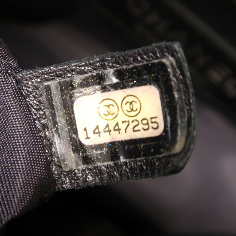 CHANEL 牛皮皮革Shoulder Bag銀扣肩背袋-11