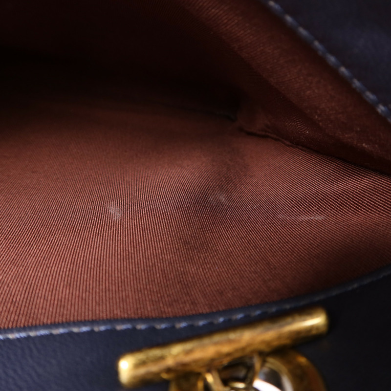 CHANEL 牛皮皮革Chain Shoulder金扣鏈帶肩背袋-16