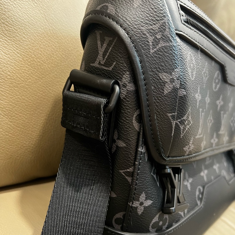 LV 翻盖斜背包 男士包 99新 芯片款-3