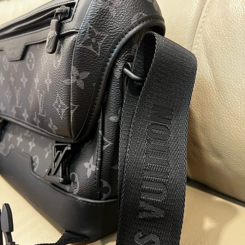 LV 翻盖斜背包 男士包 99新 芯片款-4