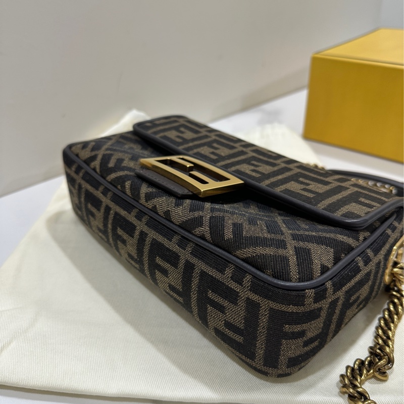 Fendi經典熱門法棍斜背包-9