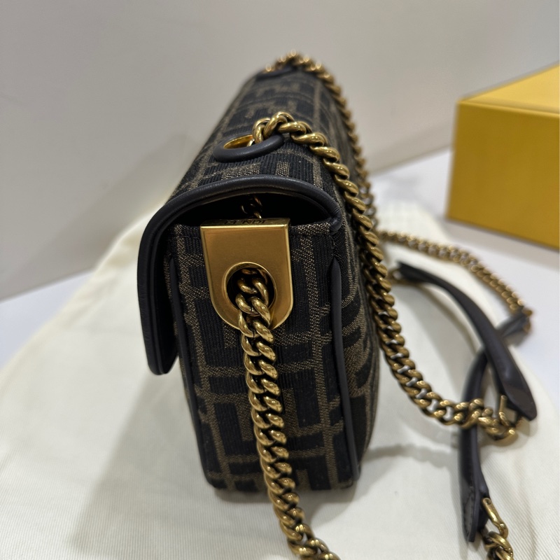 Fendi經典熱門法棍斜背包-10