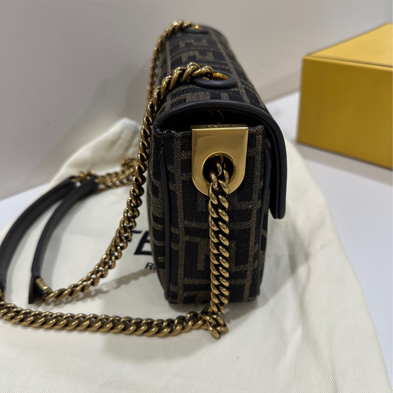 Fendi經典熱門法棍斜背包-11