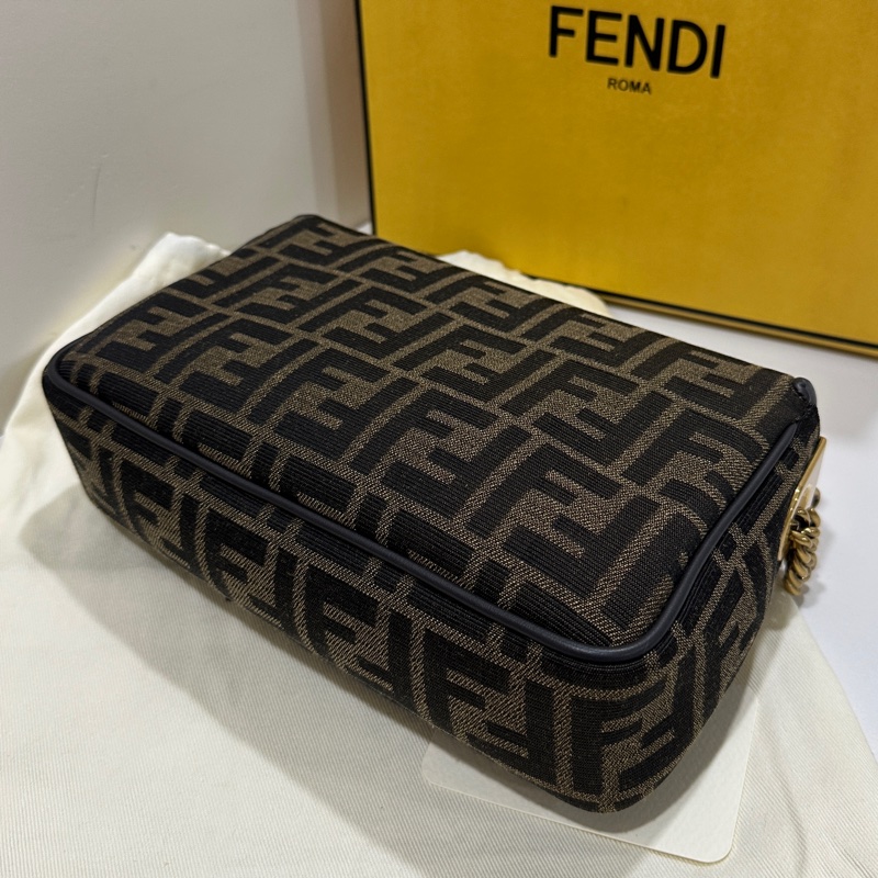 Fendi經典熱門法棍斜背包-13