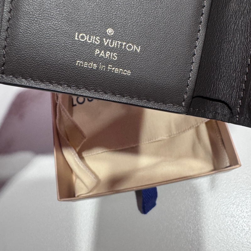 LV 奶茶色短夾/王吉娜古董精品-6